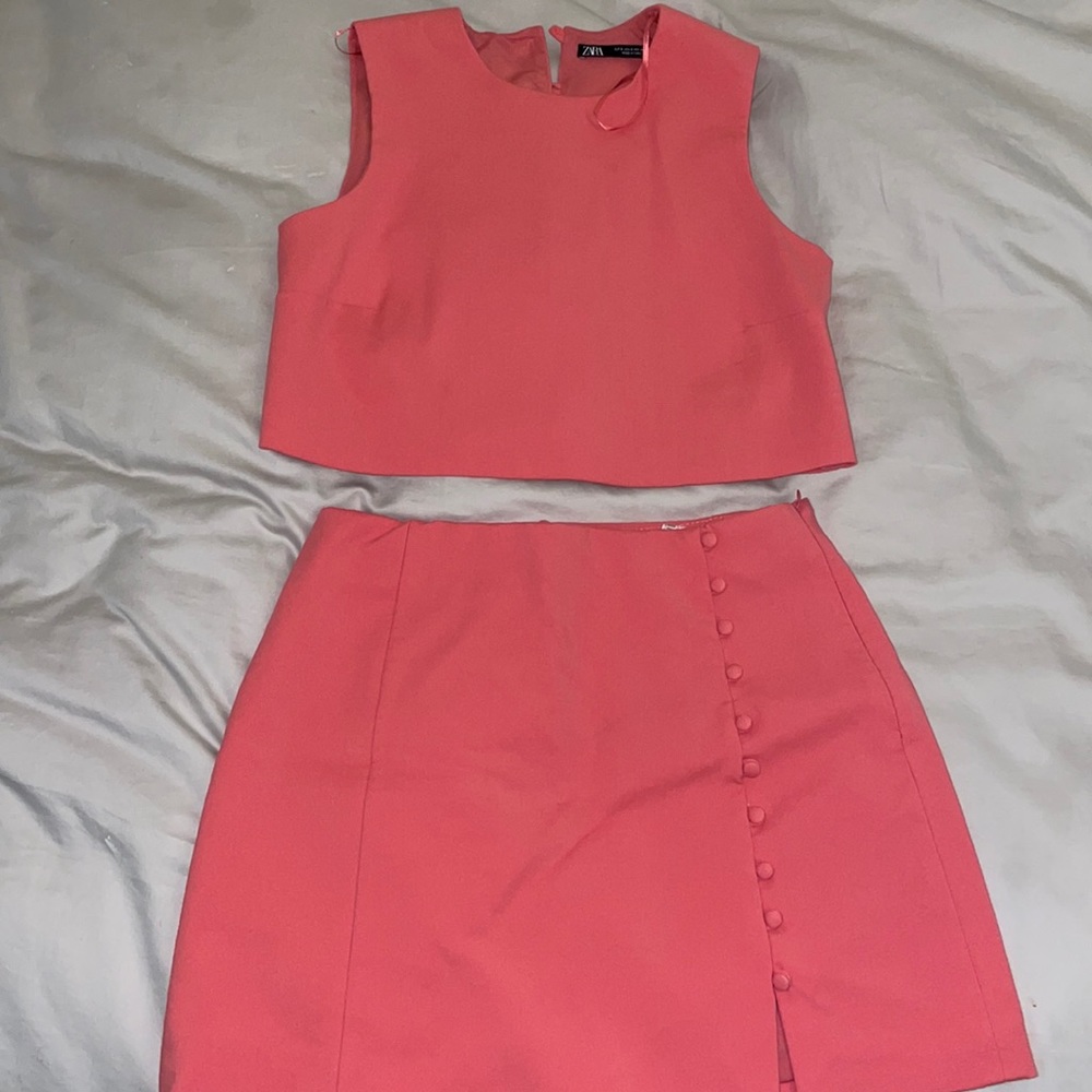 Zara set of top and skirt in size small. Only used once. Excellent condition.